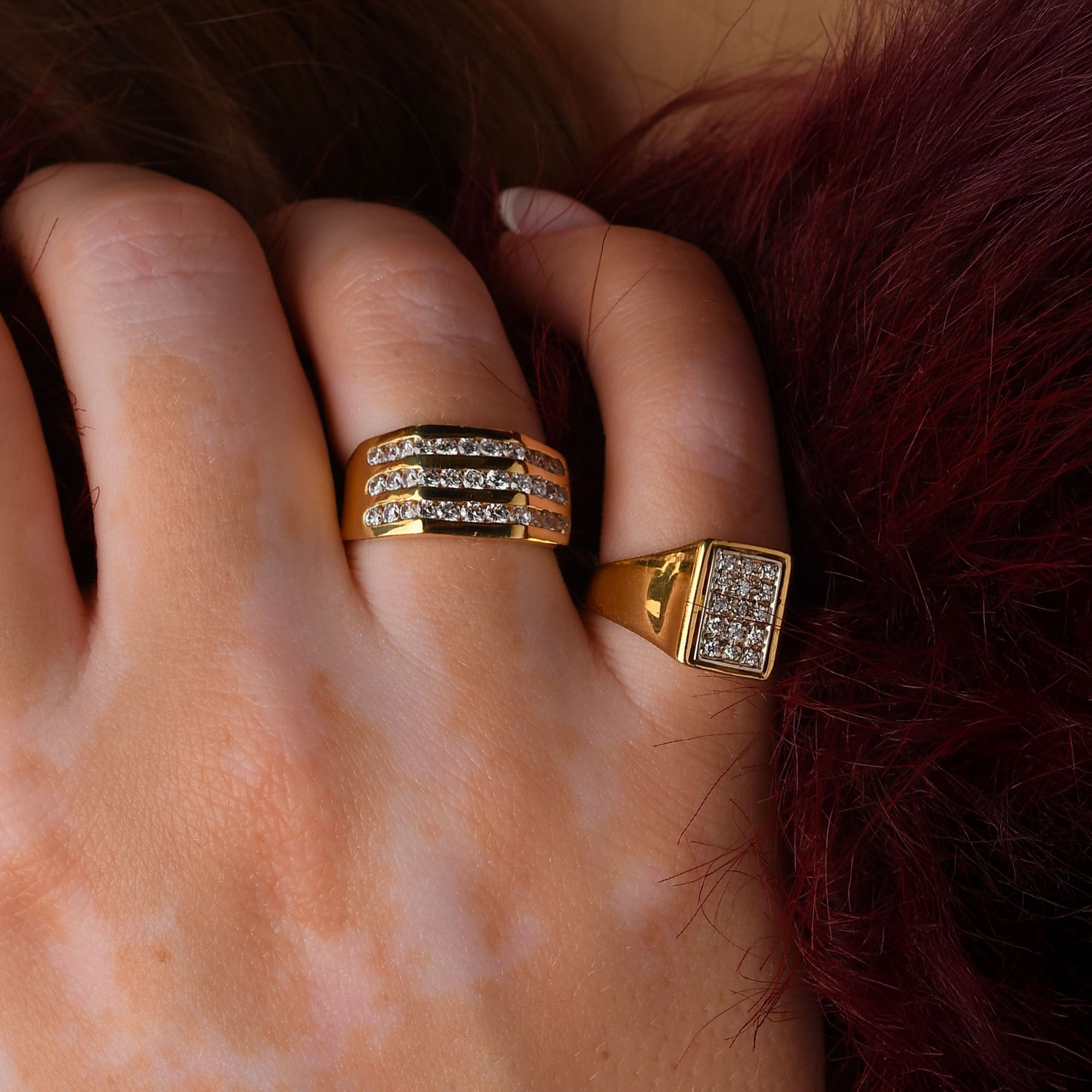 Anello fascia in oro giallo e diamanti (1700)