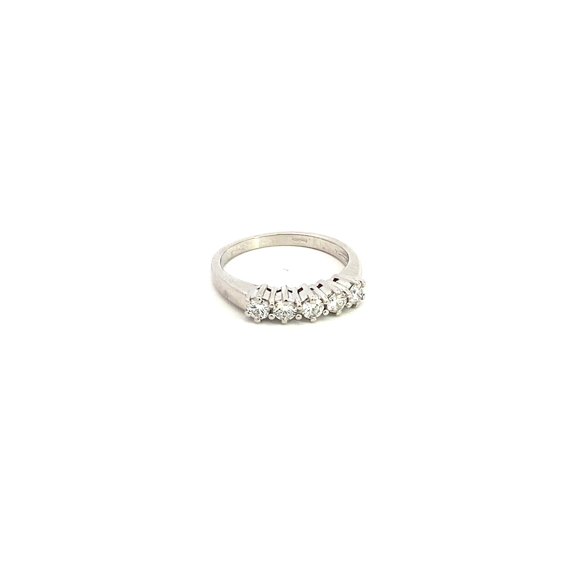 Anello vera in oro bianco e diamanti (1746)
