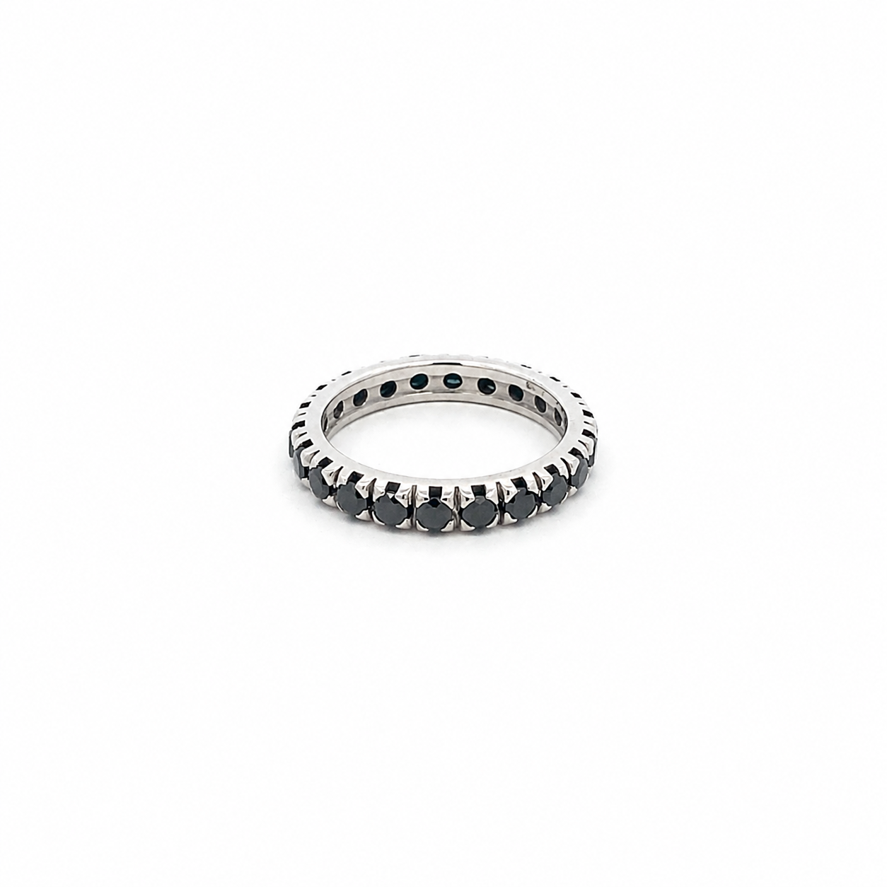 Anello vera in oro bianco e diamanti neri naturali (M1284)