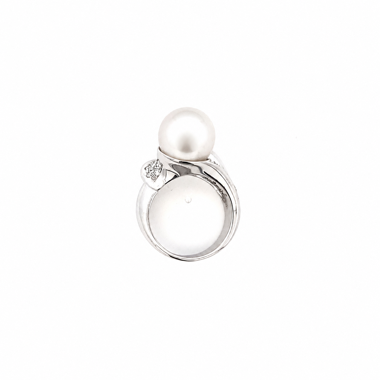 Anello in oro bianco perla e diamanti (1669)