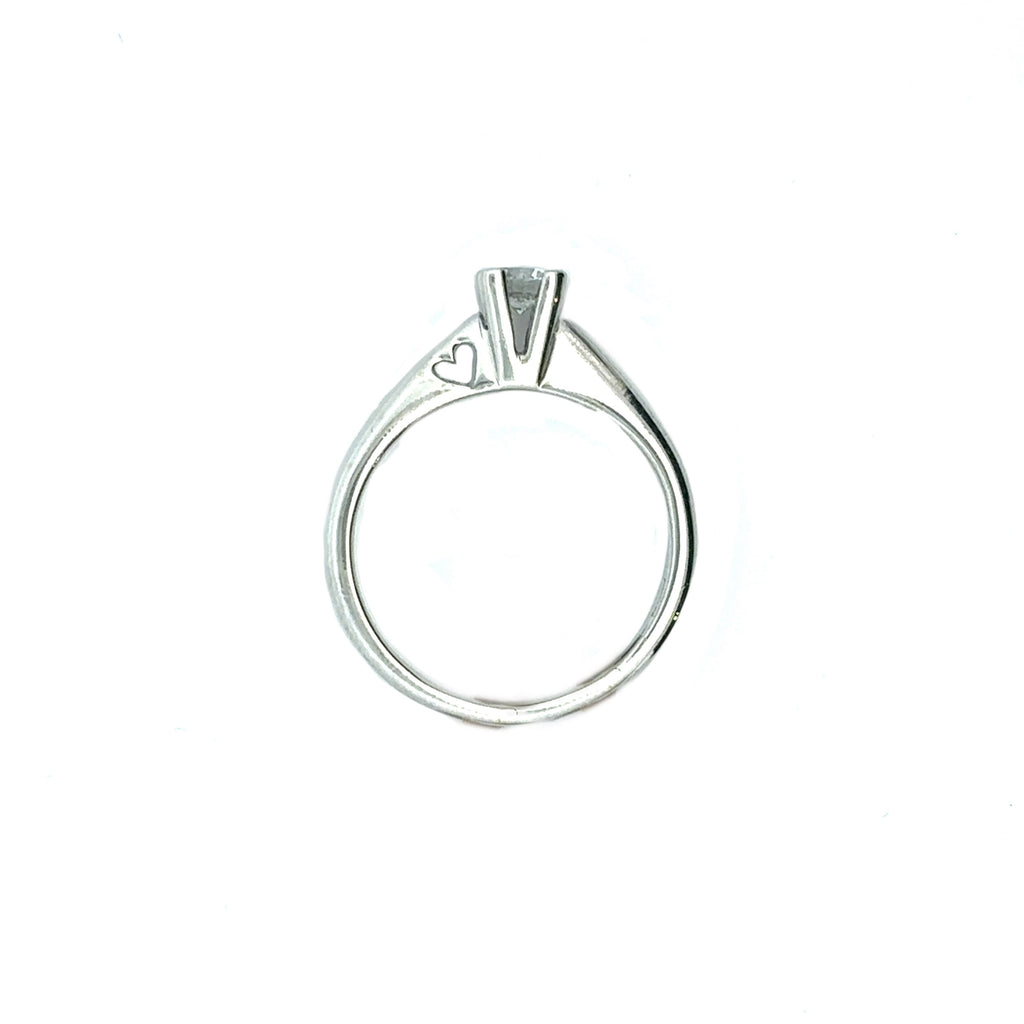 Anello solitario in oro bianco e cuoricino (1328)