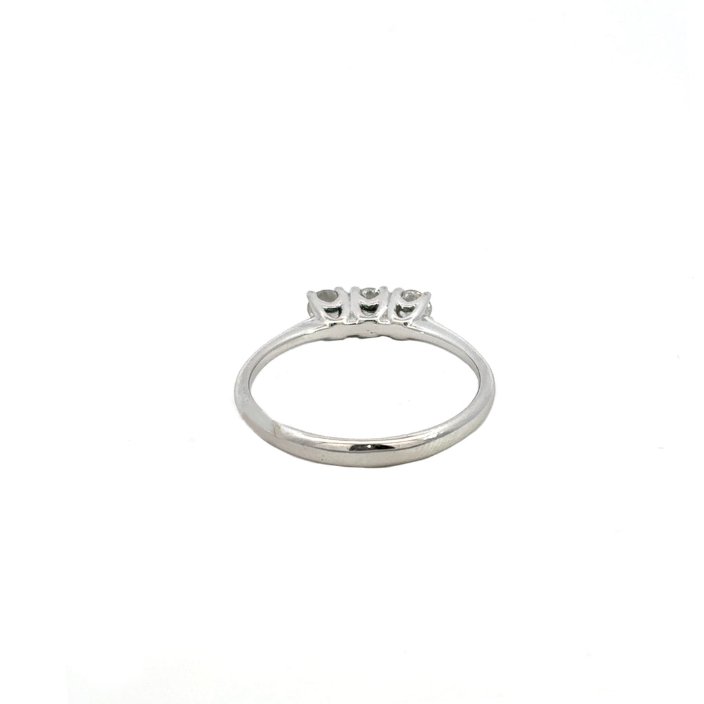 Anello trilogy in oro bianco 4 griffe con diamanti (1556)