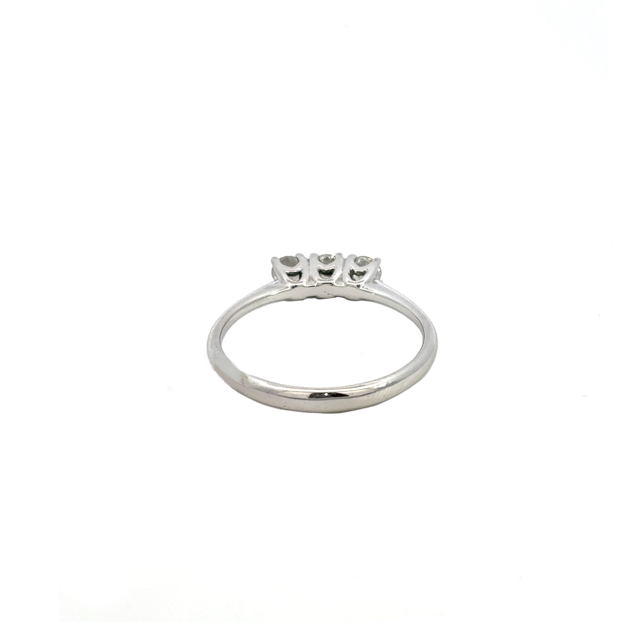 Anello trilogy in oro bianco 4 griffe con diamanti (1556)