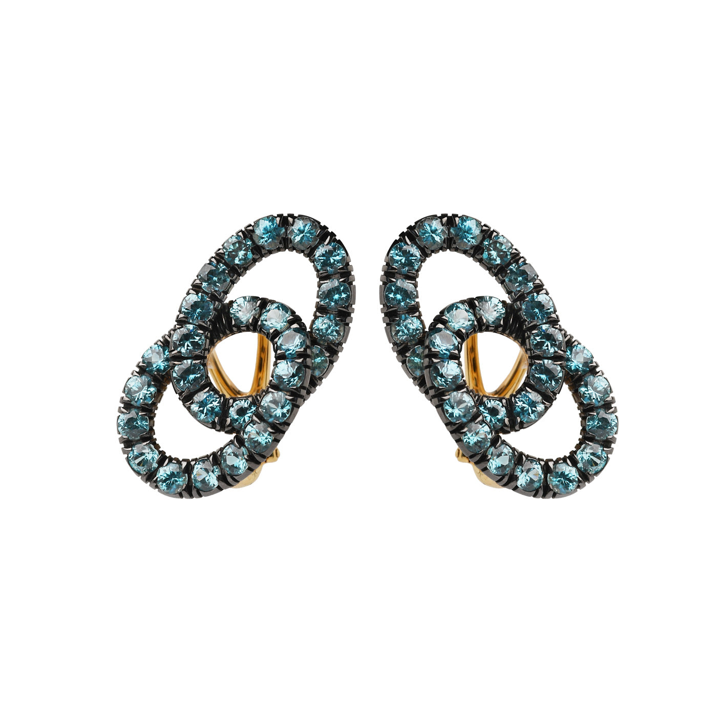 Orecchini Pomellato con pavé di topazi blu