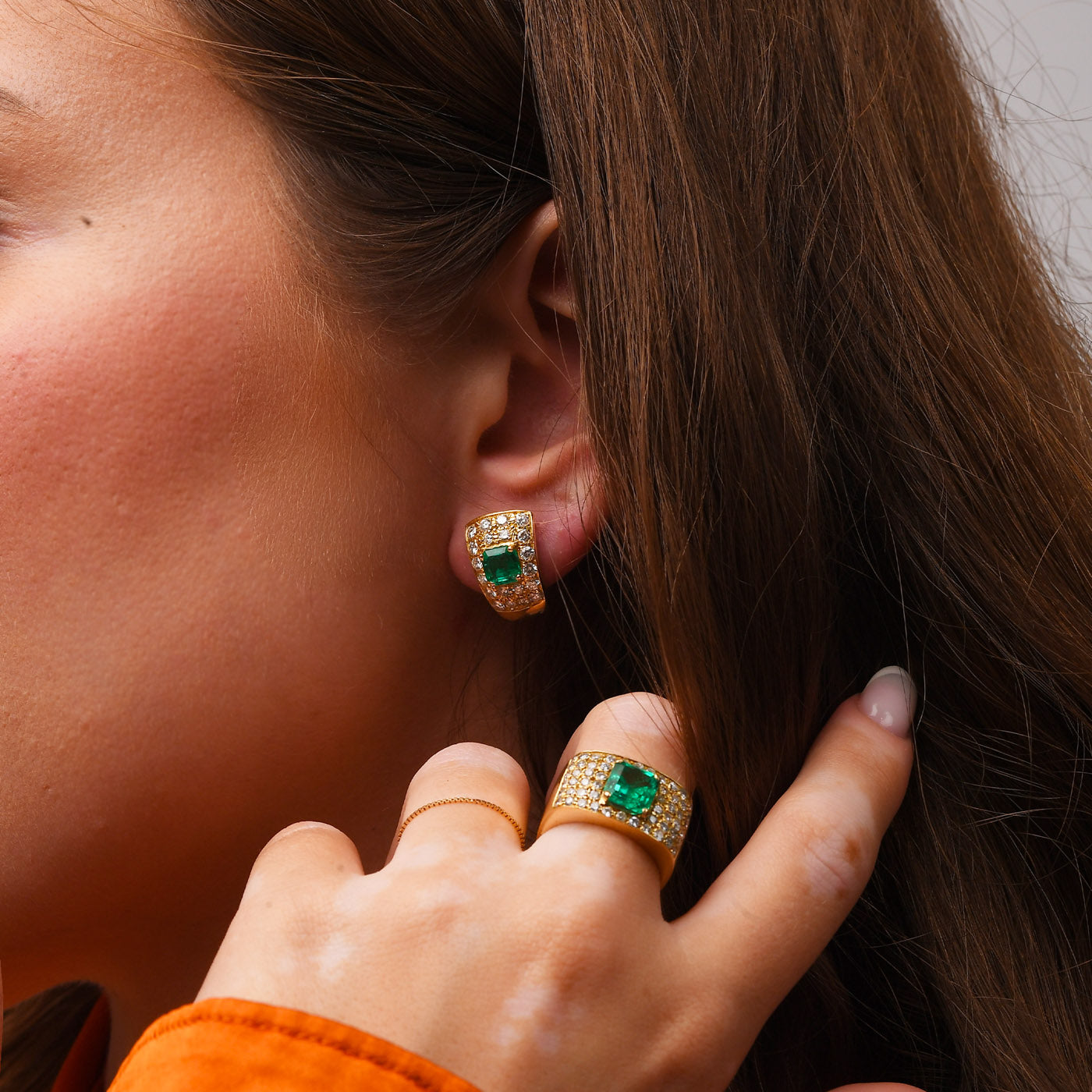 Orecchini in oro giallo diamanti e smeraldo (1605)