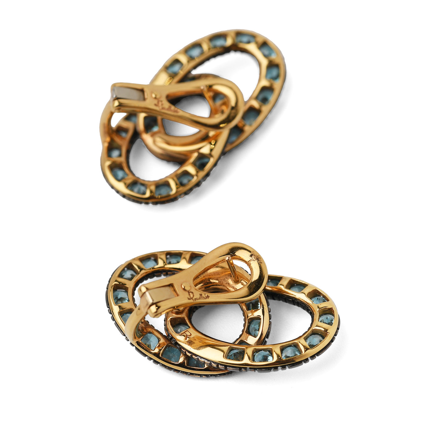 Orecchini Pomellato con pavé di topazi blu