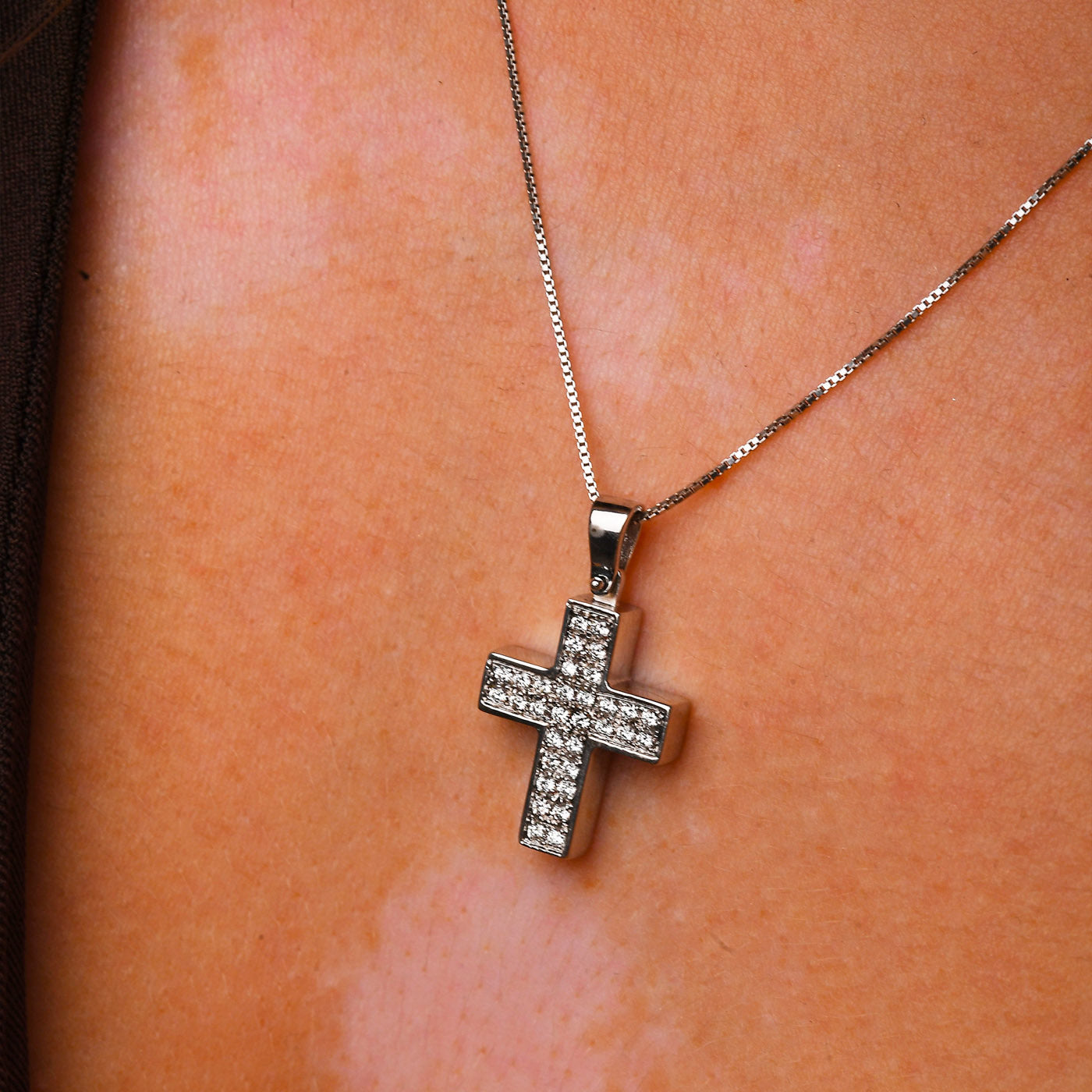 Collana in oro bianco croce e diamanti (1226)