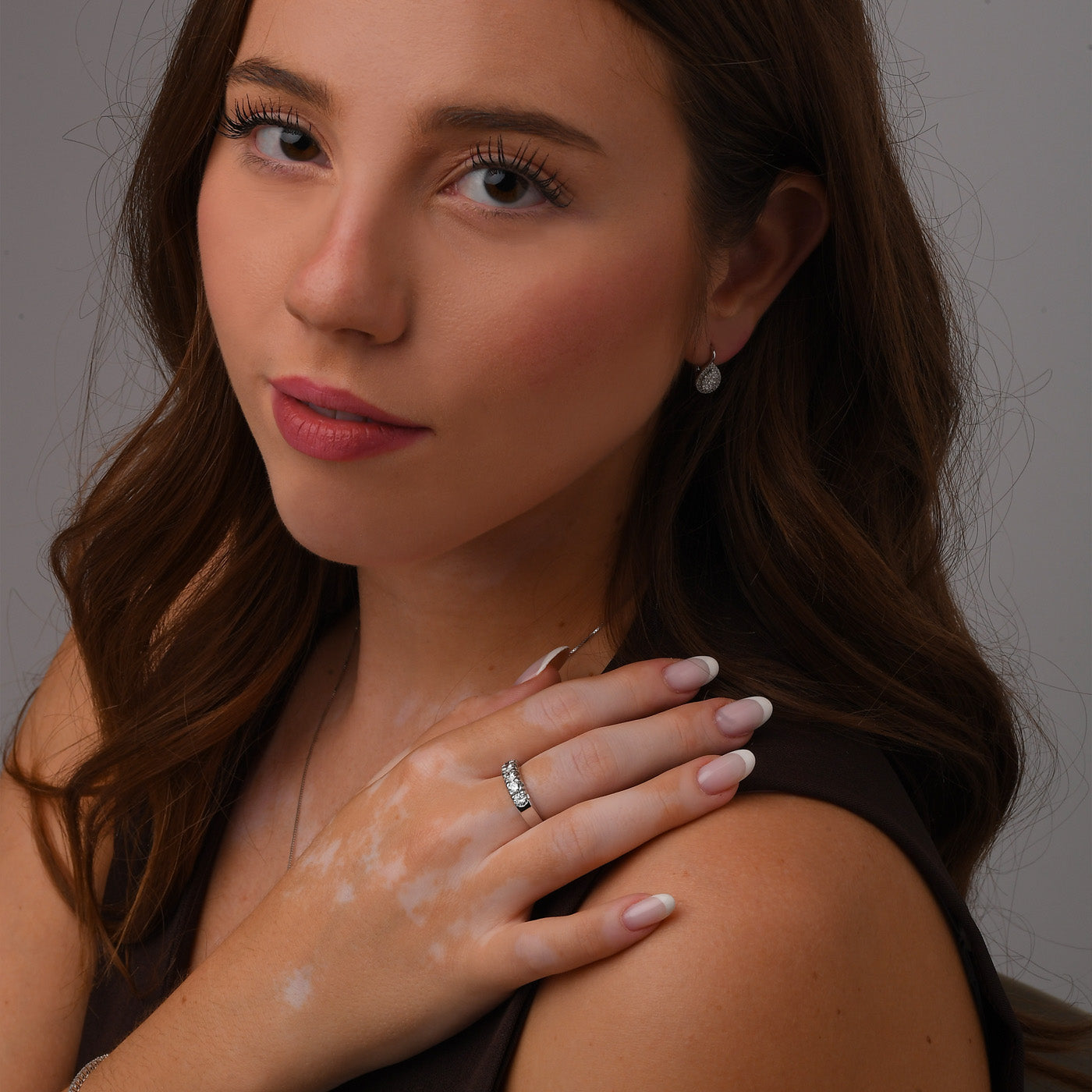 Anello con acquamarina e diamanti.