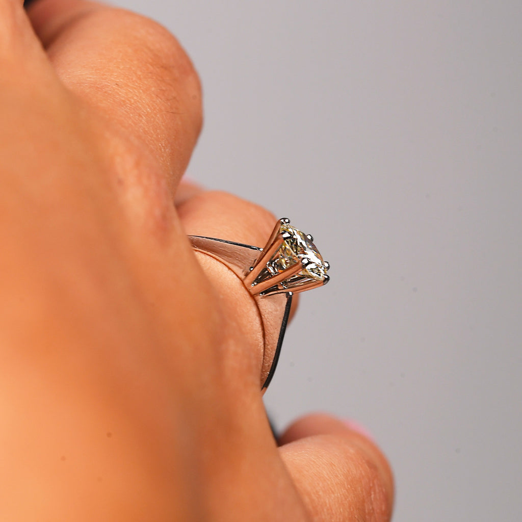 Anello Solitario in oro bianco con diamante (1762)