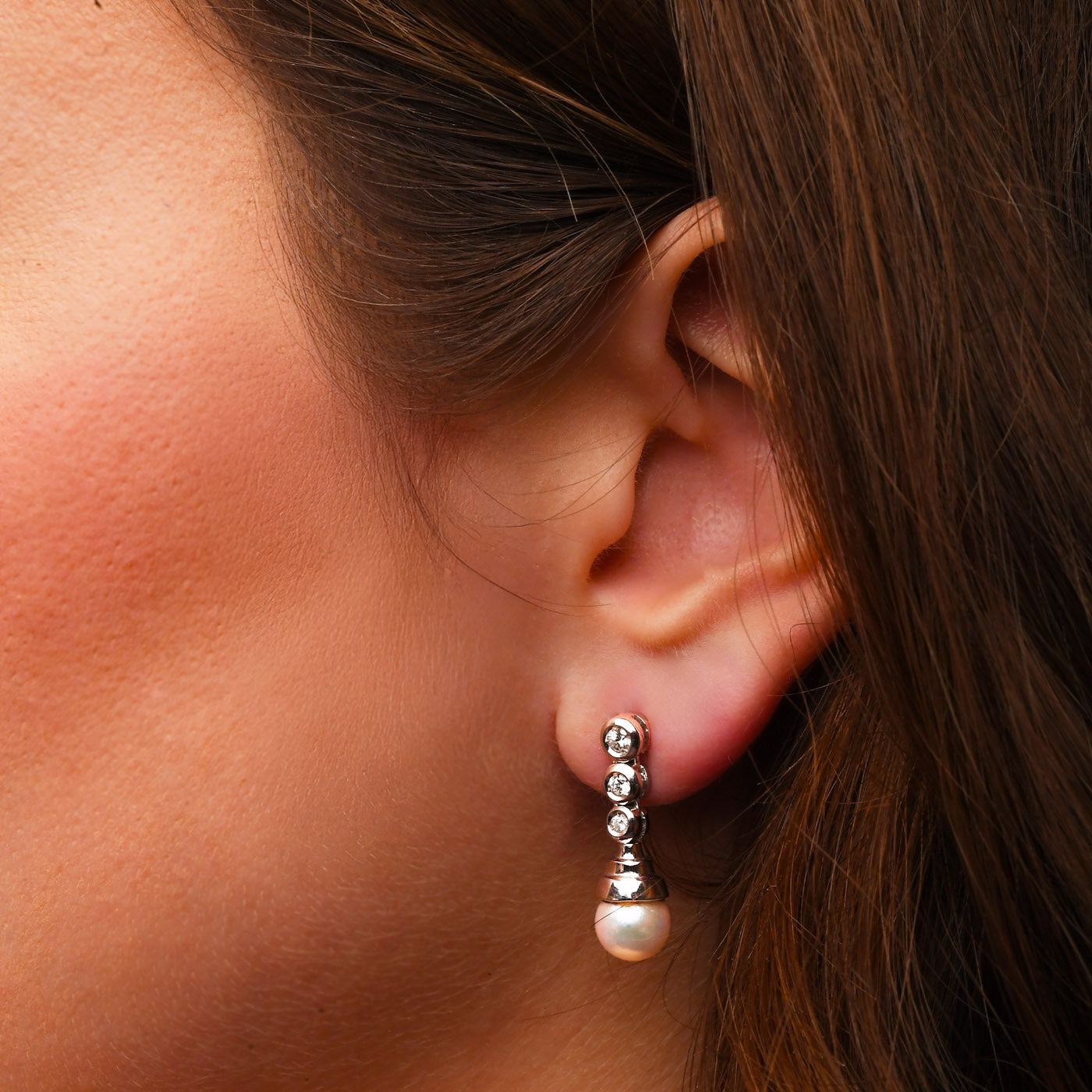 Orecchini in oro bianco pendenti con perle e diamanti (1316)