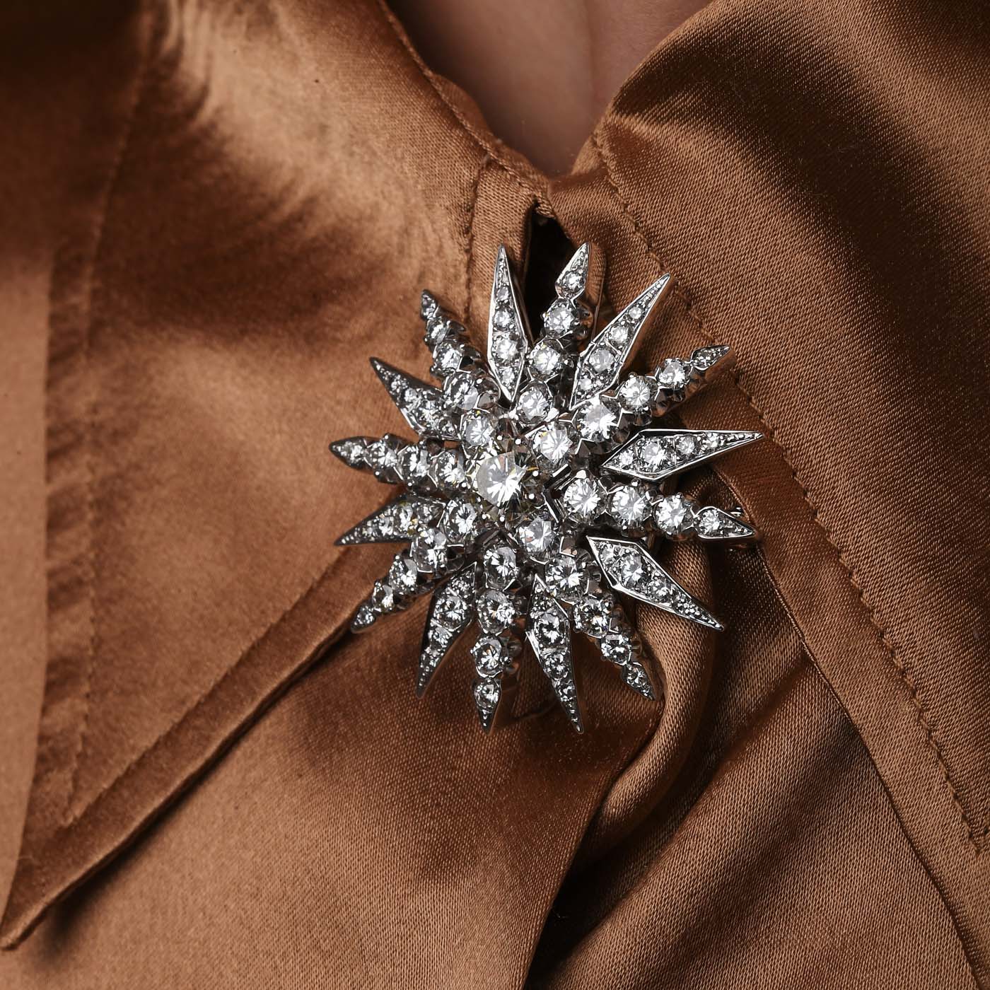 Spilla con diamanti in platino