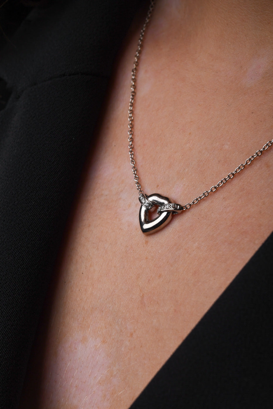 Collana in oro bianco ciondolo cuore e diamanti (1689)