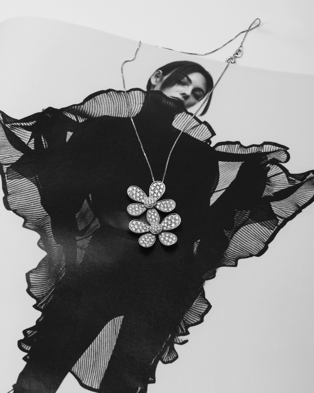 Collana Visconti con Doppio ciondolo a Fiore in Oro Bianco e Diamanti (1412)