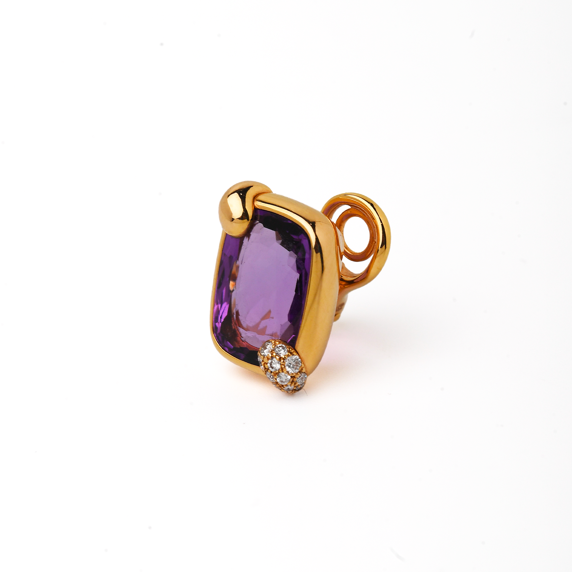 Orecchini Pomellato collezione Ritratto con ametista e diamanti.