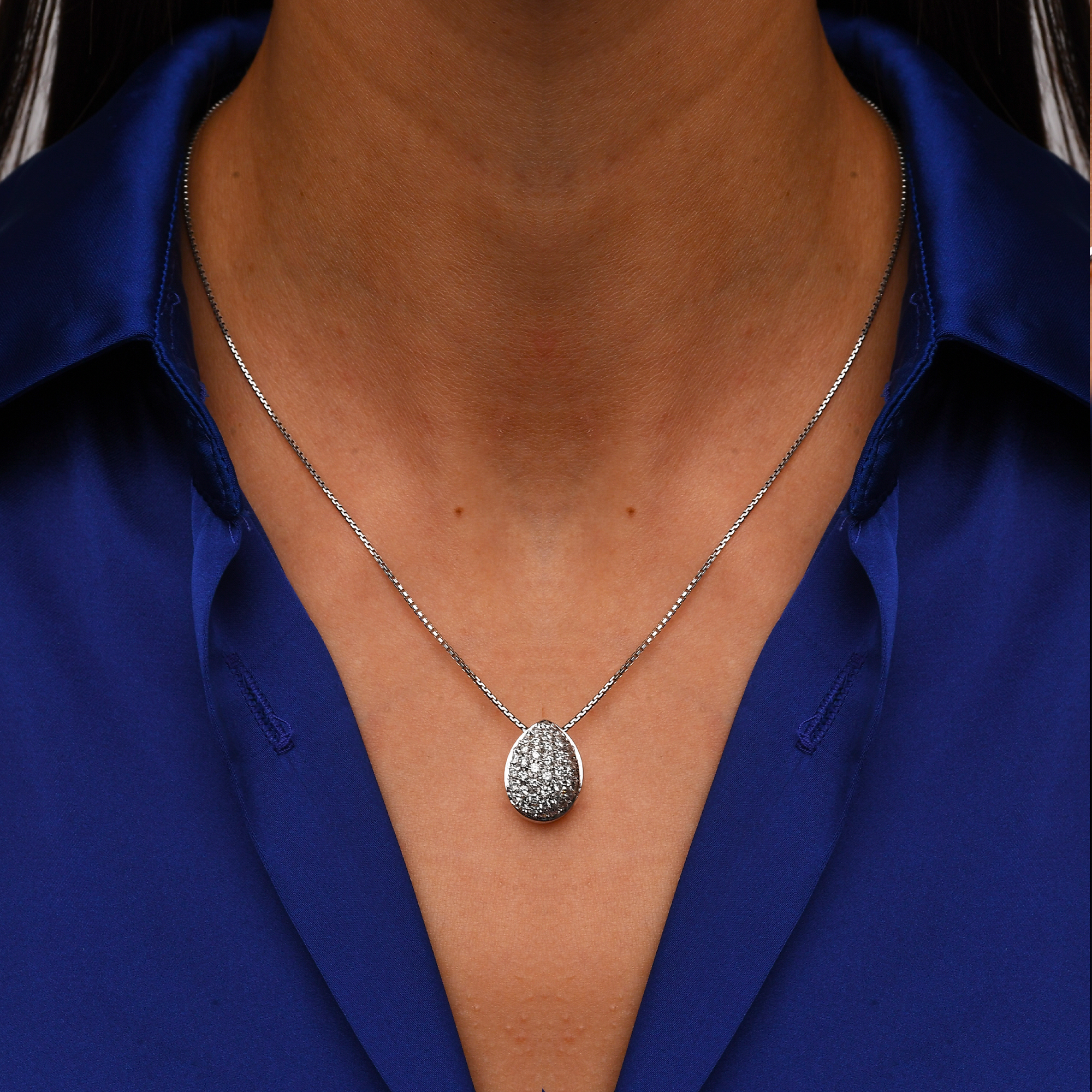 Collana in oro bianco ciondolo goccia diamanti (1412)